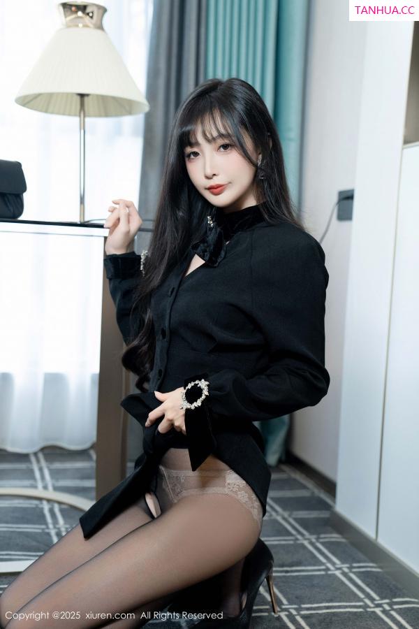   [XiuRen]高清写真图 2025.02.21 No.9918 樱桃小阑子 黑丝美腿第24张图片